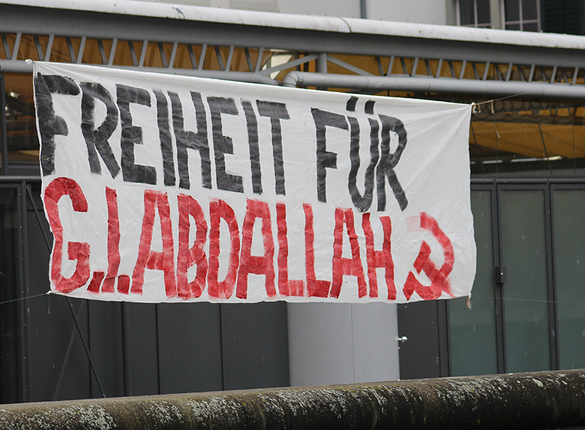 Une banderole pour Georges Abdallah ce samedi à Zürich