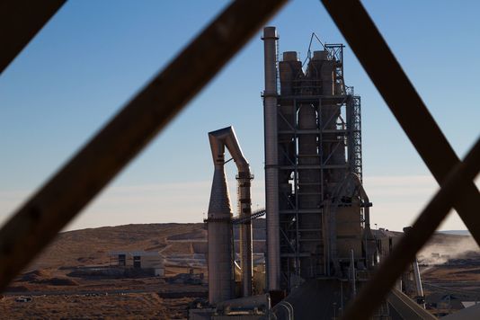 Lafarge continue à faire du profit en Syrie, à l'aide de sa cimenterie