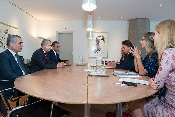 Réunion Pays-Bas et KNC à propos de 