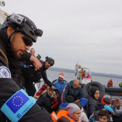 Policiers de frontex en opération à Lesbos