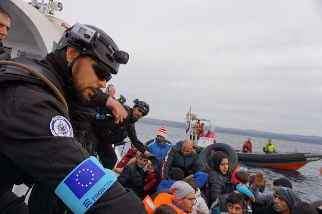 Policiers de frontex en opération à Lesbos
