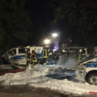 Véhicules de police incendiés à Magdebourg