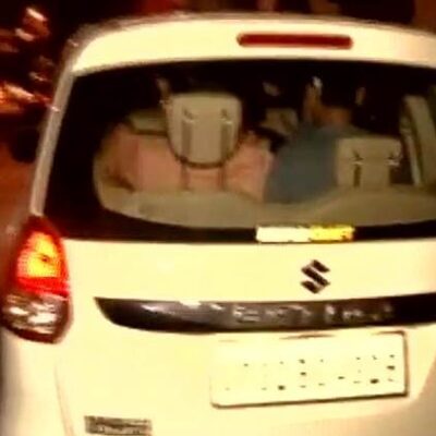 Des maoïstes arrêtés sont emmenés