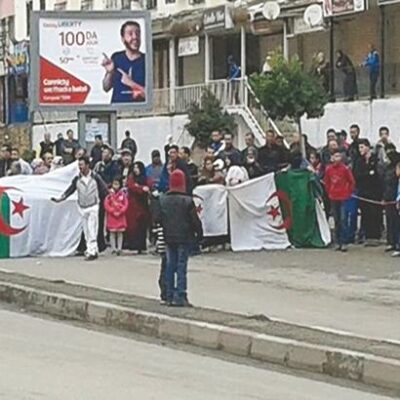 Blocage d'une route par les habitants de Draria