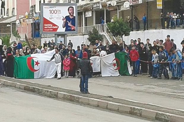 Blocage d'une route par les habitants de Draria