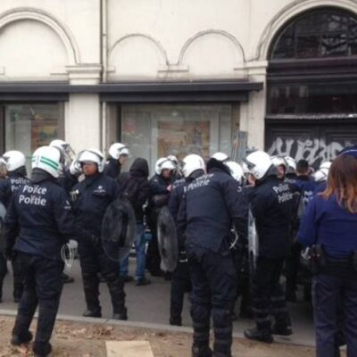 La police arrête 70 antifas à Porte de Namur