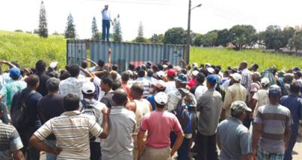 Meeting gréviste à la SUCAF en janvier dernier Meeting gréviste à la SUCAF en janvier dernier