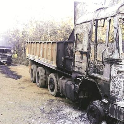 Les camions incendiés de la Surjagad Lloyd Metal