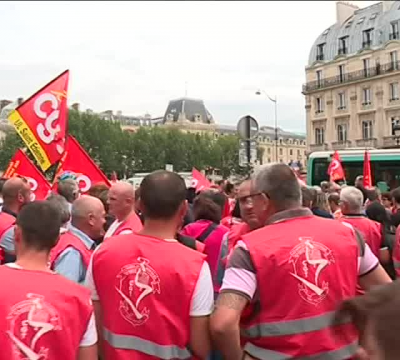 Le rassemblement solidaire devant le palais de justice de Paris