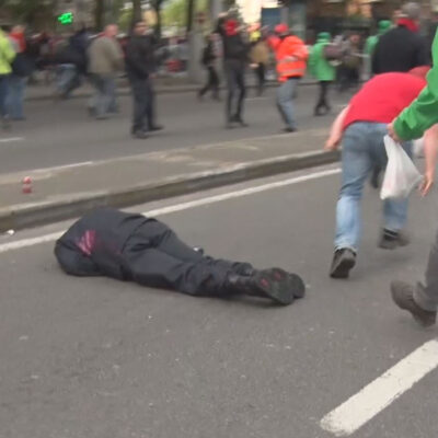 Le commissaire Vandersmissen (en bas à gauche)