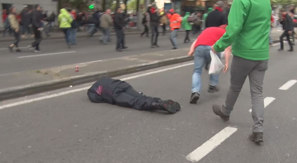 Le commissaire Vandersmissen (en bas à gauche)