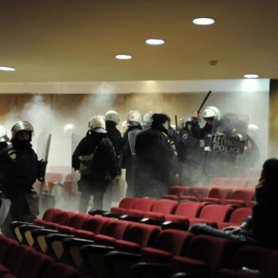 Les affrontements au Palais de justice d'Athènes