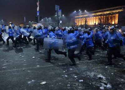 Charge de gendarmes hier soir à Bucarest
