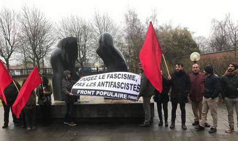 Rassemblement dénonçant le procès devant le tribunal de Bruges