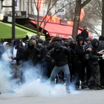 Les affrontements à Paris
