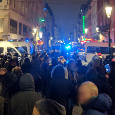 Manifestation solidaire autour des manifestantes retenues