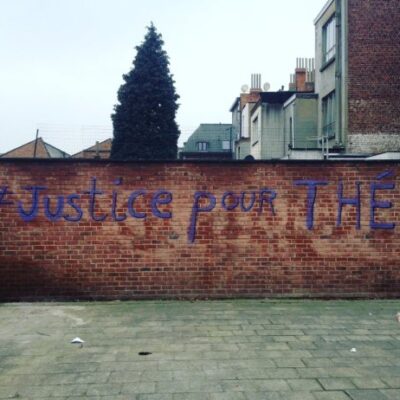 Tag à une sortie de métro