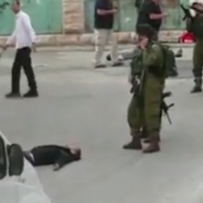 Le Palestinien blessé qui sera achevé un instant plus tard