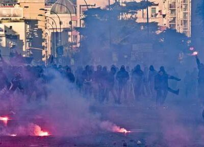 Les affrontements hier à Naples