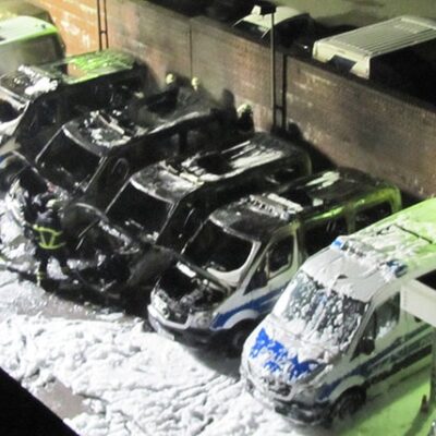 Les fourgons de police incendiés à Hambourg