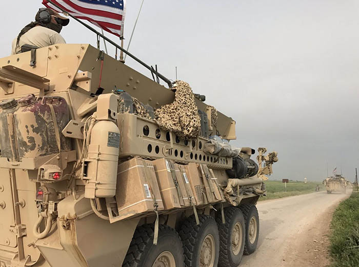 Un blindé américain sur la frontière entre turquo-syrienne.