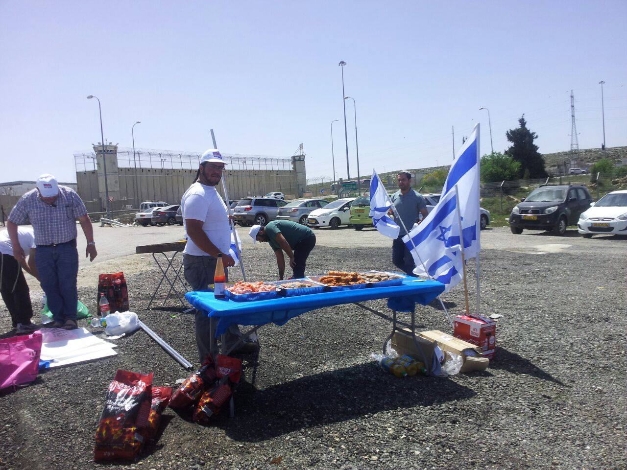 Indécent barbecue à Ofer Indécent barbecue à Ofer