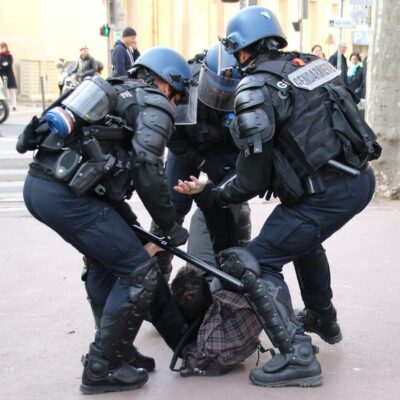 Arrestation lors d'une manifestation contre la loi Travail