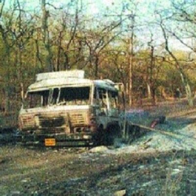 Véhicule incendié par la guérilla