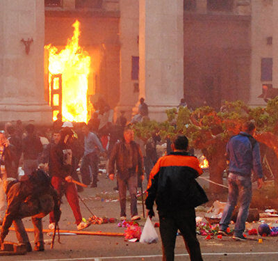Sous l'oeil complice de la police, les fascistes attaquaient la Maison des syndicats