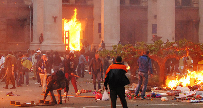 Sous l'oeil complice de la police, les fascistes attaquaient la Maison des syndicats