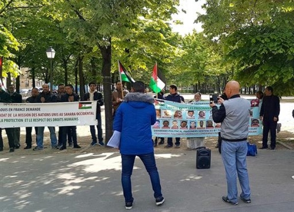 Le rassemblement place des Invalides