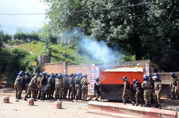 Les forces de l'ordre à l'enceinte du campus d'Ankatso