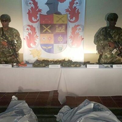 La macabre mise en scène lors de la conférence de presse des militaires