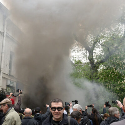 Grenade fumigène jetée par les fascistes sur le défilé à Kiedv