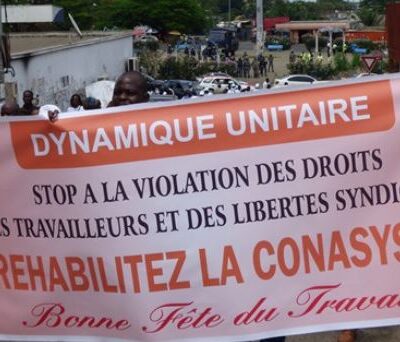La banderole des syndicalistes gabonais