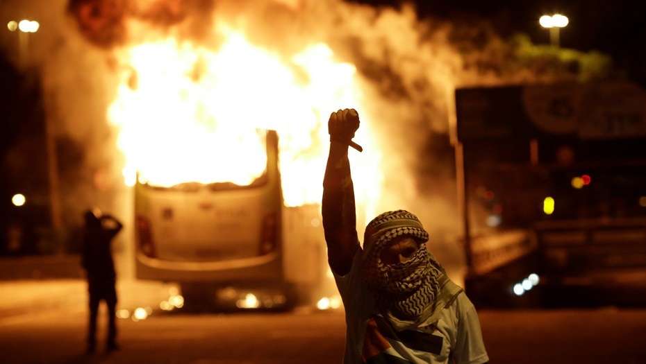 Bus incendié à Rio