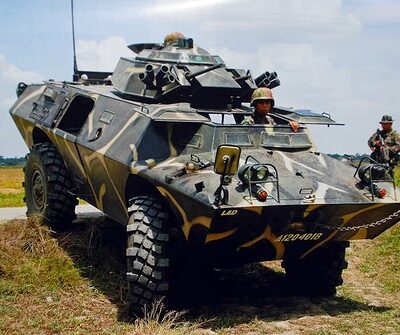 Un V-150 dfe l'armée philippines, du type de celui touché dans l'embuscade de mercredi