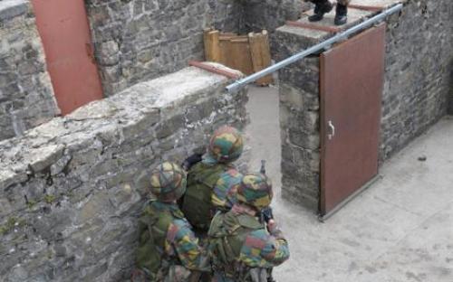 Entraînement au combat urbain dans le camp de Lagland (Arlon)