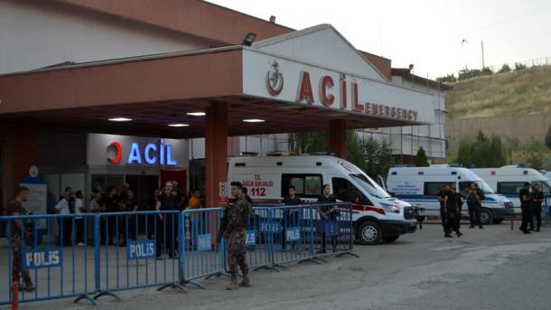 Arrivée à l'hôpital des gendarmes blessés dans l'attaque du PKK