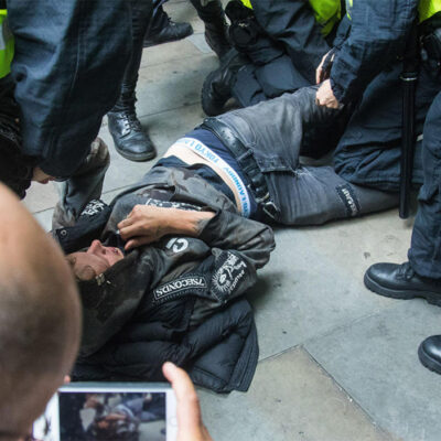 Arrestation d'un contre-manifestant