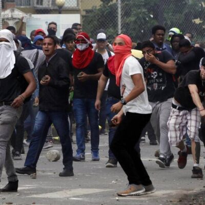 Les étudiants de l'UP lors des affrontements de lundi