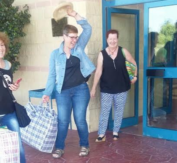 Carmina Cayetano Navarro à la sortie de la prison de Puerto III