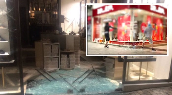 Tempête sur la rue Ermou