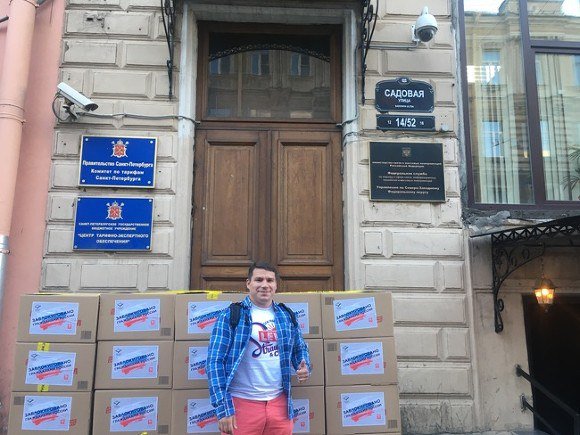 Des manifestants bloquent les accès de l’agence qui censure internet