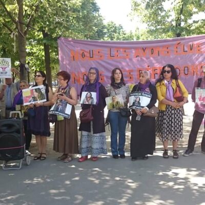 Rassemblement à Paris pour Figen Yuksekdag, co-présidente du HDP