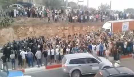 Face à face entre manifestants rifains en deuil et policiers