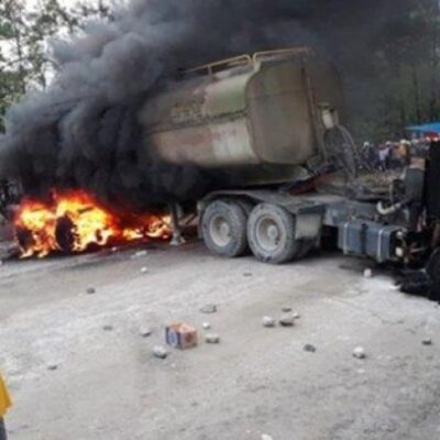 Vehicule brulé lors des affrontements à la mine Grasberg de Freeport le 19 août 2017