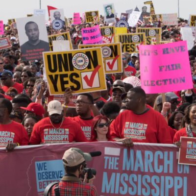 Manifestation pour l'autorisation d'un syndicat chez Nissan-Renault