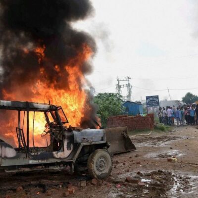 Voiture de police incendiée à Patna