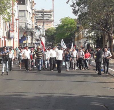 Les paysans entamant leur manifestation à Asunción